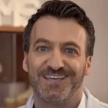<h4>Le Pr Boris Hansel</h4>
<p>Le Pr Boris Hansel est professeur des universités en nutrition à l’Université Paris Cité (UFR de Médecine) et endocrinologue à l’hôpital Bichat – Claude-Bernard à Paris. Son expertise porte sur le métabolisme, la nutrition et la prévention des maladies chroniques.</p>
