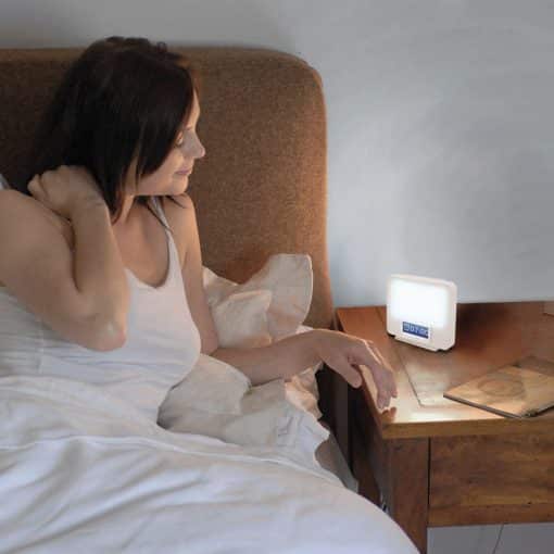 combine reveil par la lumiere simulateur d aube et luminotherapie lumie zest g1