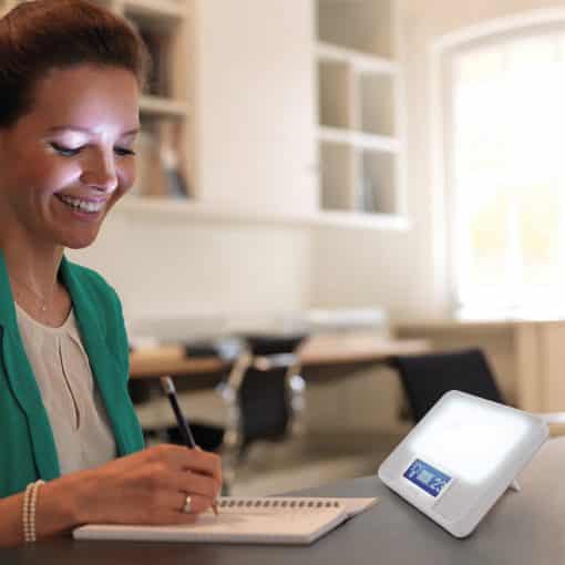 combine reveil par la lumiere simulateur d aube et luminotherapie lumie zest g3