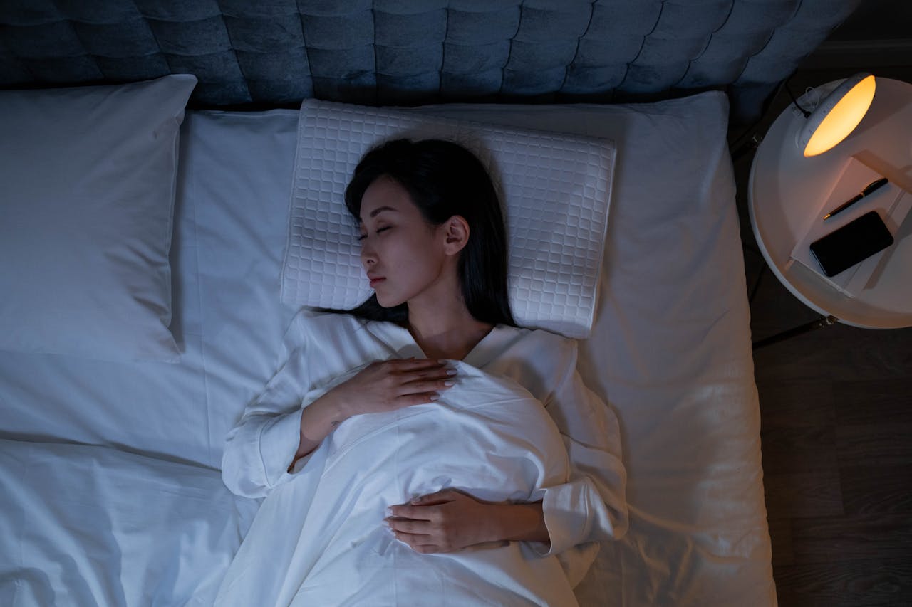 Femme ménopausée souffrant de troubles du sommeil nocturnes